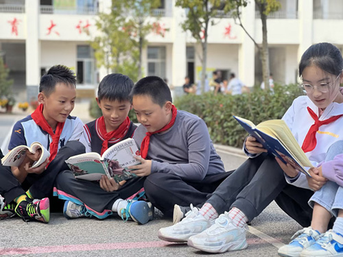書香滿校園 閱讀伴成長.jpg