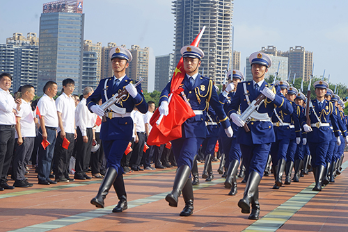 我市舉辦八一建軍節“同升國旗·同唱國歌”活動.jpg