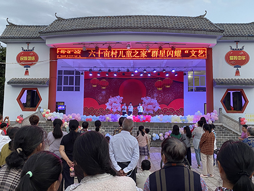 家長放心干活 孩子有人關愛.jpg 家長放心干活 孩子有人關愛.jpg
