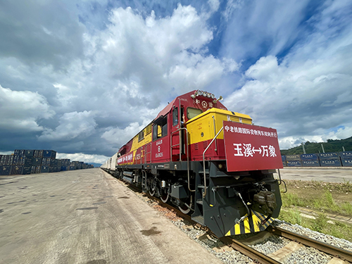 中老鐵路國際貨物列車（玉溪—萬象）雙向開行.jpg