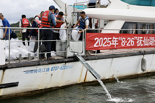 我市舉辦 “8·26”撫仙湖保護(hù)日活動.jpg
