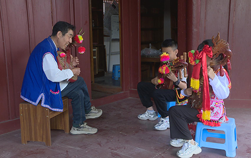 一曲《撒弦》彝鄉久傳揚.jpg