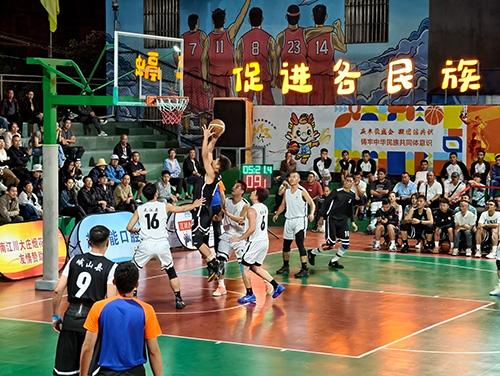 玉溪“村BA”激戰(zhàn)正酣.jpg 玉溪“村BA”激戰(zhàn)正酣.jpg