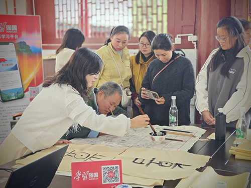 農人研墨習書畫 鄉土文明潤精神.jpg 農人研墨習書畫 鄉土文明潤精神.jpg