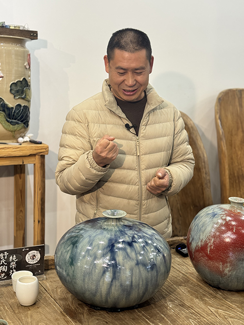華寧舒氏陶藝《玄彩·天球瓶》入藏國家博物館.jpg