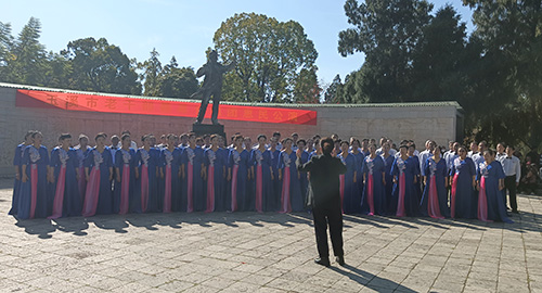 玉溪市老干部聶耳合唱團文化惠民公演進公園.jpg
