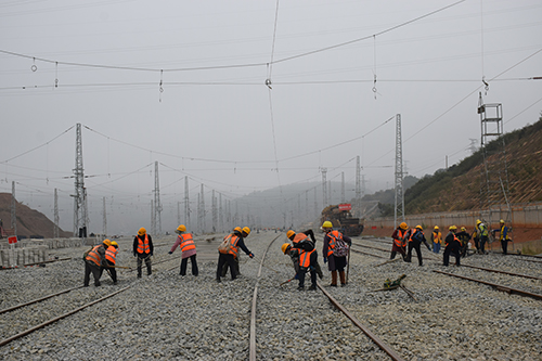 大化產業園區鐵路專用線建設正酣.jpg