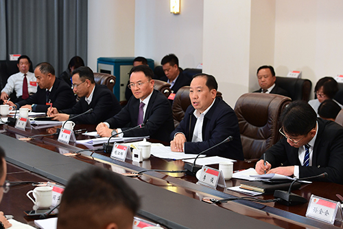 胡江輝分別參加紅塔區(qū)澄江市代表團審議.jpg