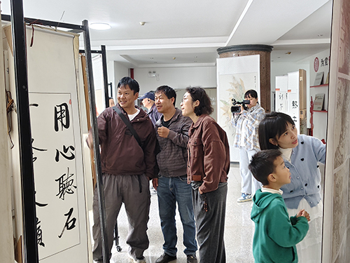 “繪暖冬元江·頌幸福生活”書畫展舉辦.jpg “繪暖冬元江·頌幸福生活”書畫展舉辦.jpg