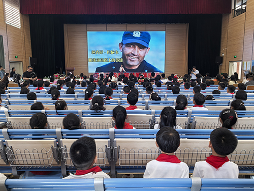 鑄牢中華民族共同體意識(shí).jpg