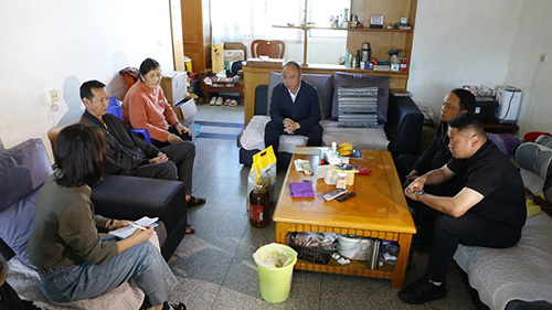 縣委書記王勇開展全國助殘日走訪慰問活動.jpg