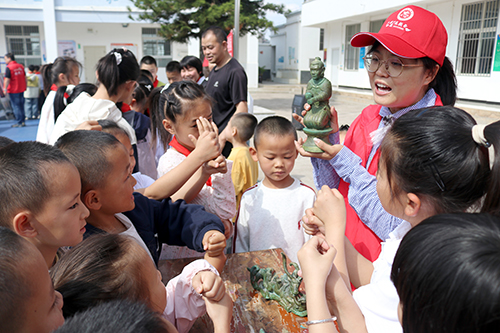 古滇青銅文化走進(jìn)溫泉小學(xué).jpg