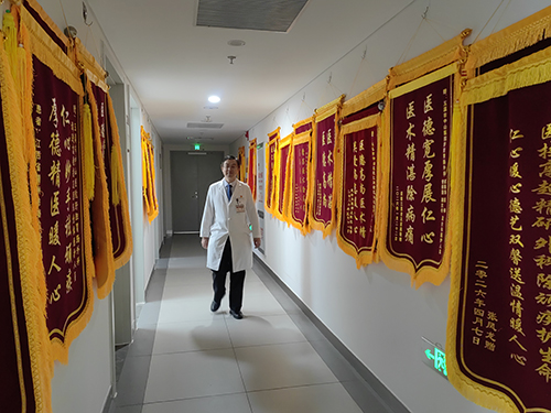 玉溪市中山醫(yī)院護(hù)航游客健康.jpg
